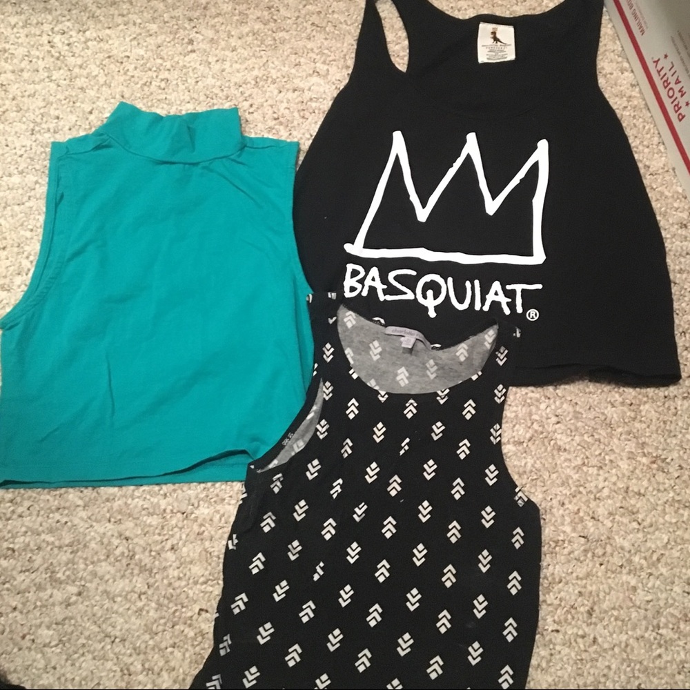 Bundle of 2 crop tops and 1 tank